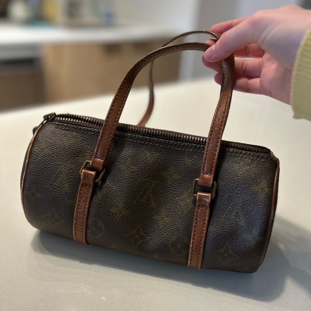 Authentic vintage Louis Vuitton papillon 22.